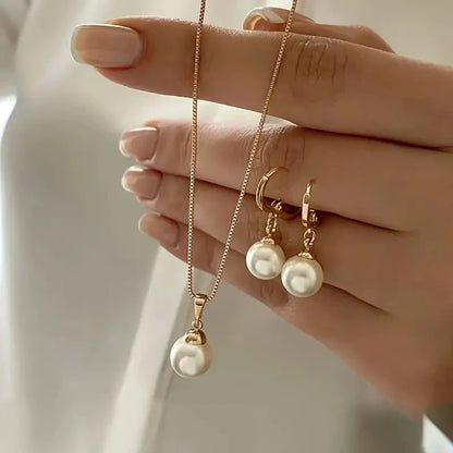 Elegant Imitation Pearl Pendant