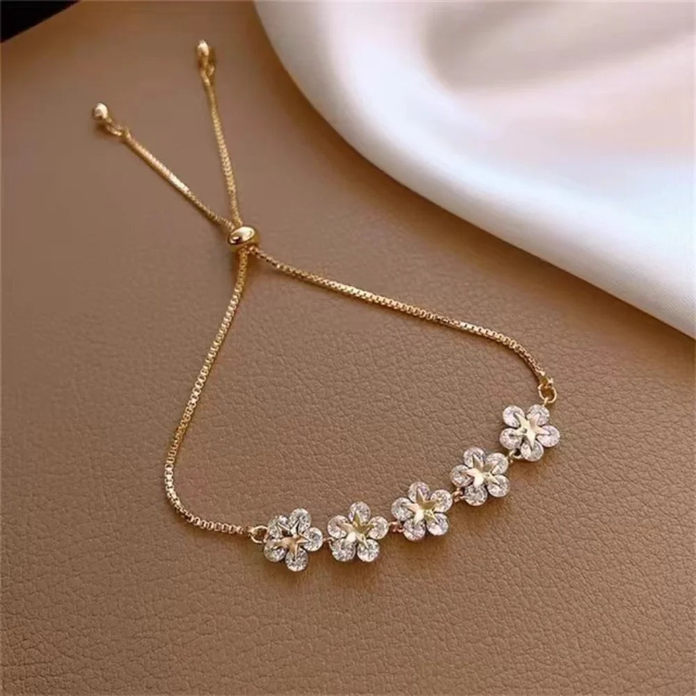t Sparkling Zircon Flower Bracelet