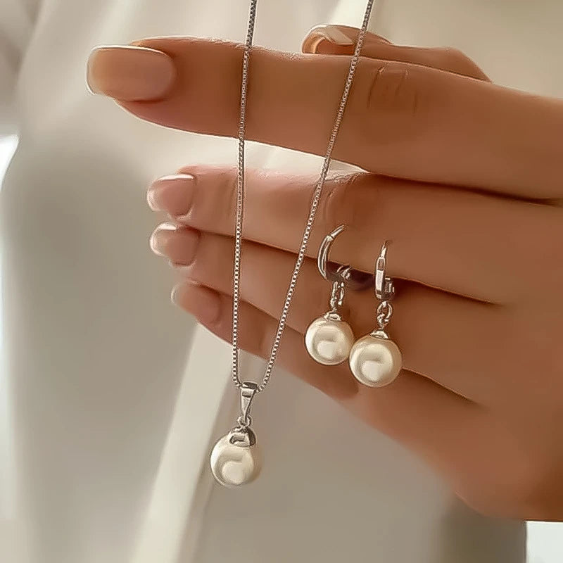 Elegant Imitation Pearl Pendant