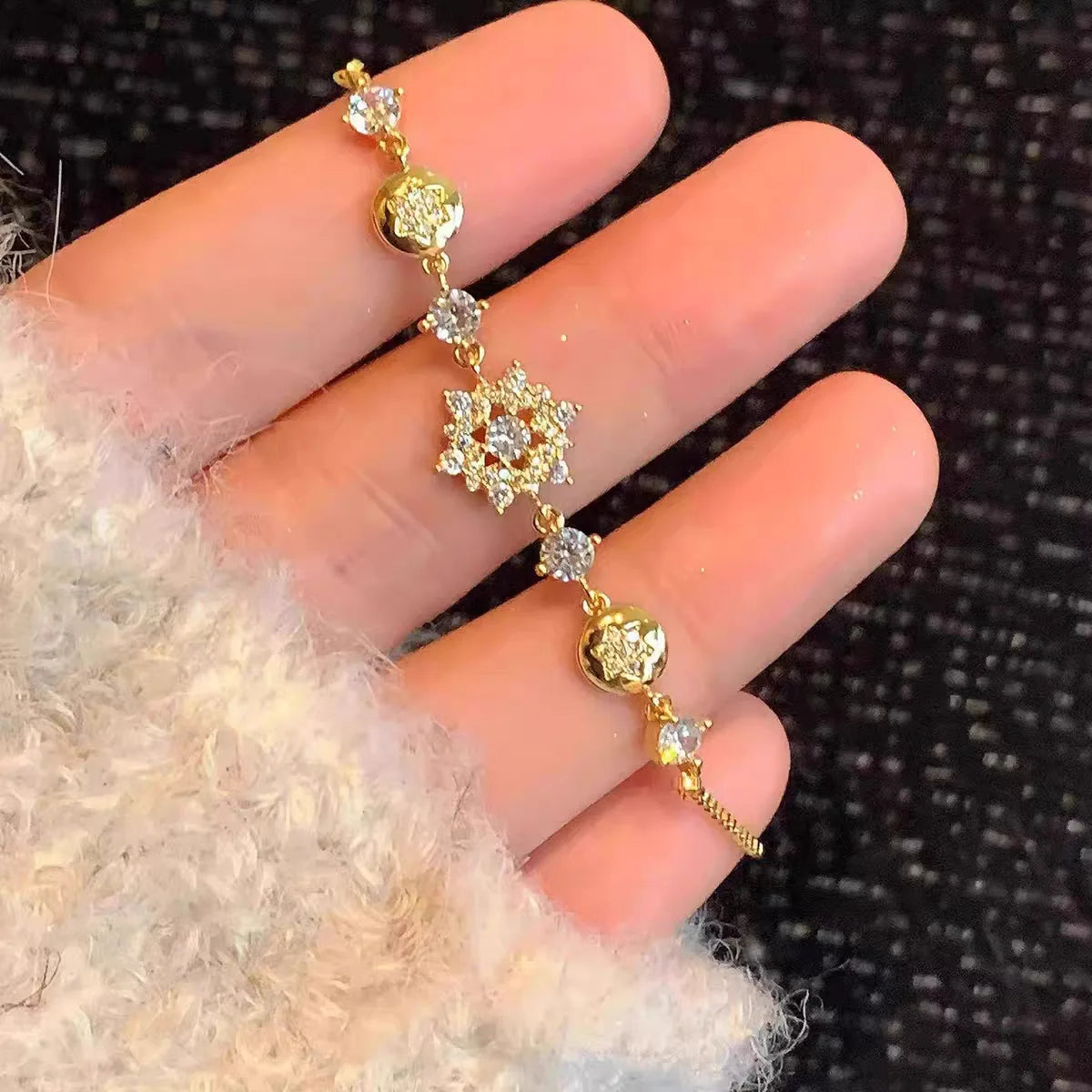 t Sparkling Zircon Flower Bracelet