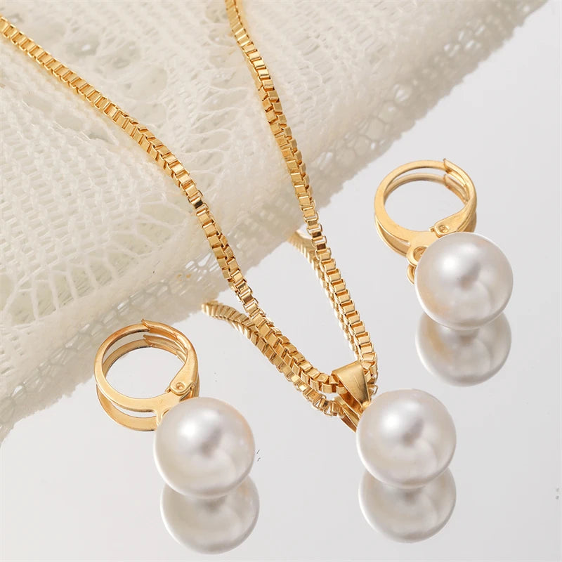 Elegant Imitation Pearl Pendant