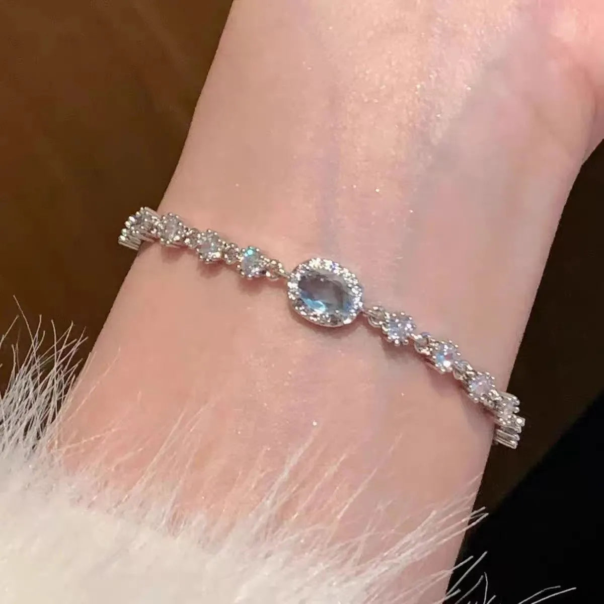 t Sparkling Zircon Flower Bracelet