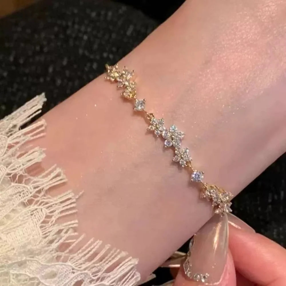 t Sparkling Zircon Flower Bracelet