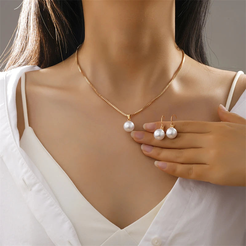 Elegant Imitation Pearl Pendant